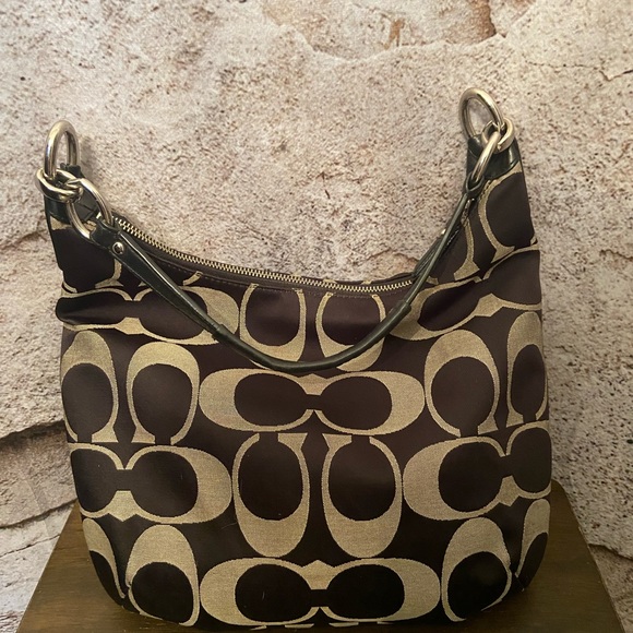 COACH Black/Taupe Front Gold Clasp Shoulder Bag - Picture 5 of 10